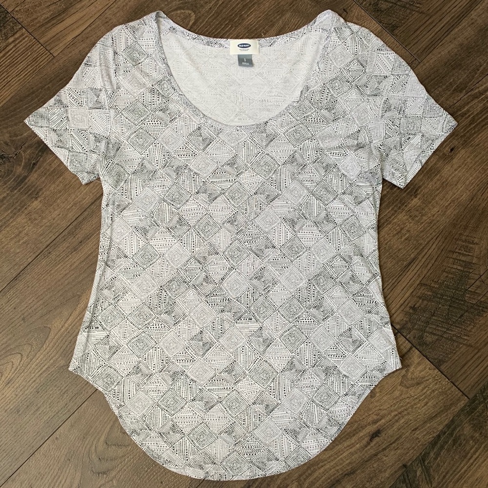 Soft Old Navy dot art design top nwot small